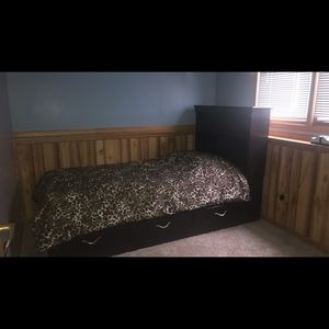 Twin bed with drawers on bottom n mattress